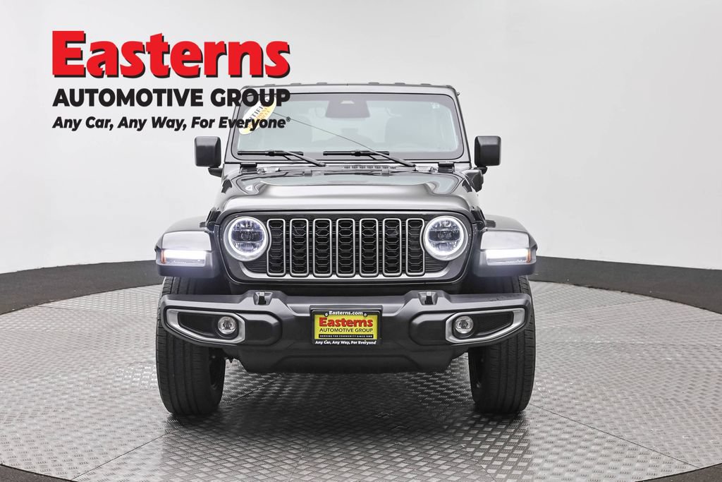 Used 2025 Jeep Wrangler Unlimited Sahara AWD/4WD image 2