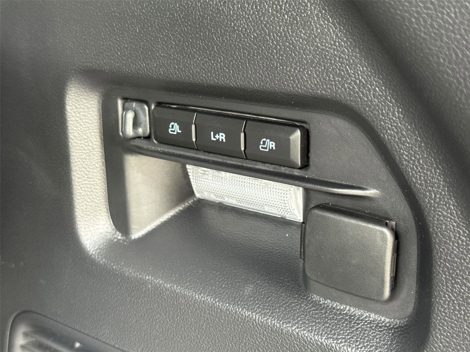 Used 2025 Ford Explorer ST image 11