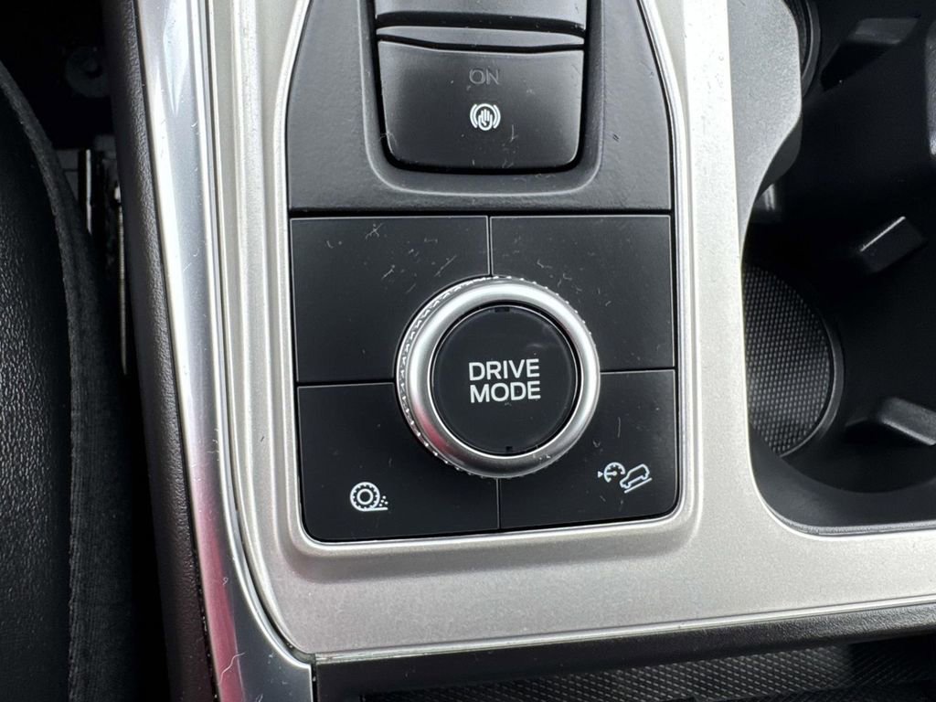 Used 2022 Ford Explorer XLT w/ Equipment Group 202A image 22