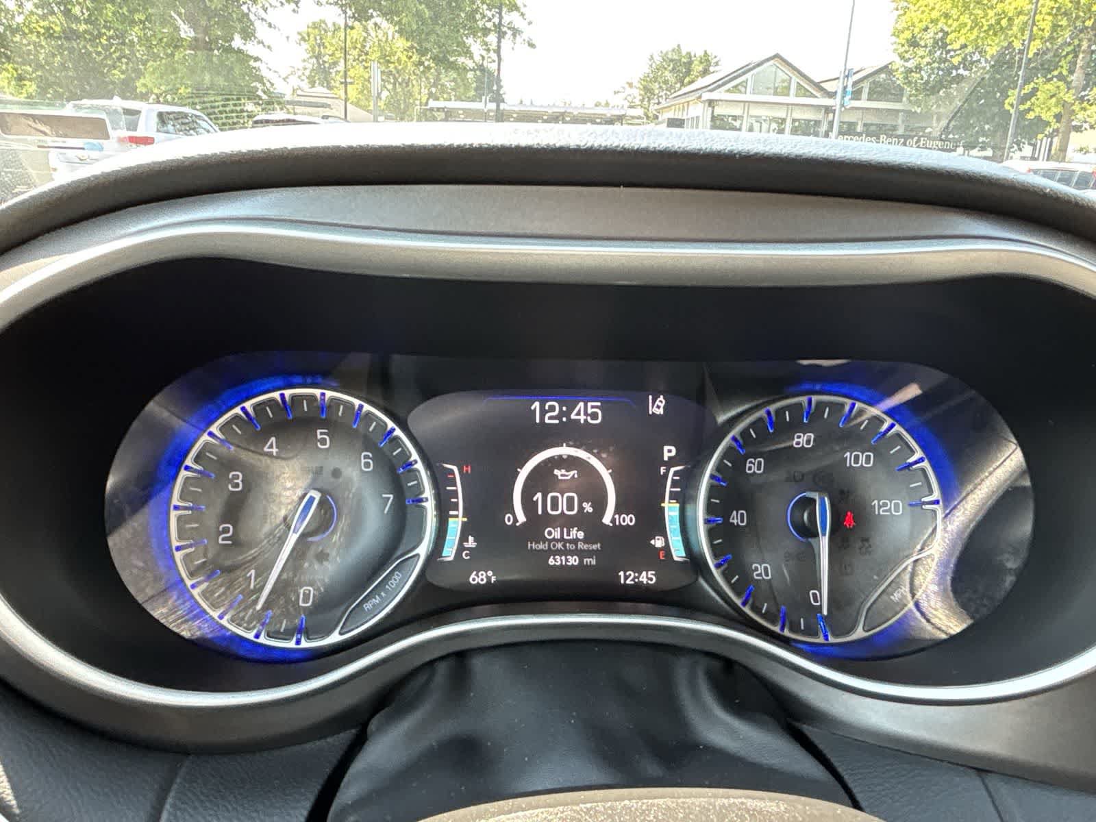 Used 2024 Chrysler Pacifica Touring-L FWD image 9