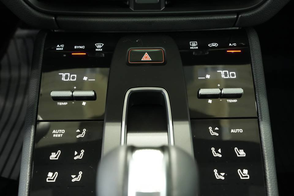 Certified 2026 Porsche Macan AWD/4WD image 21