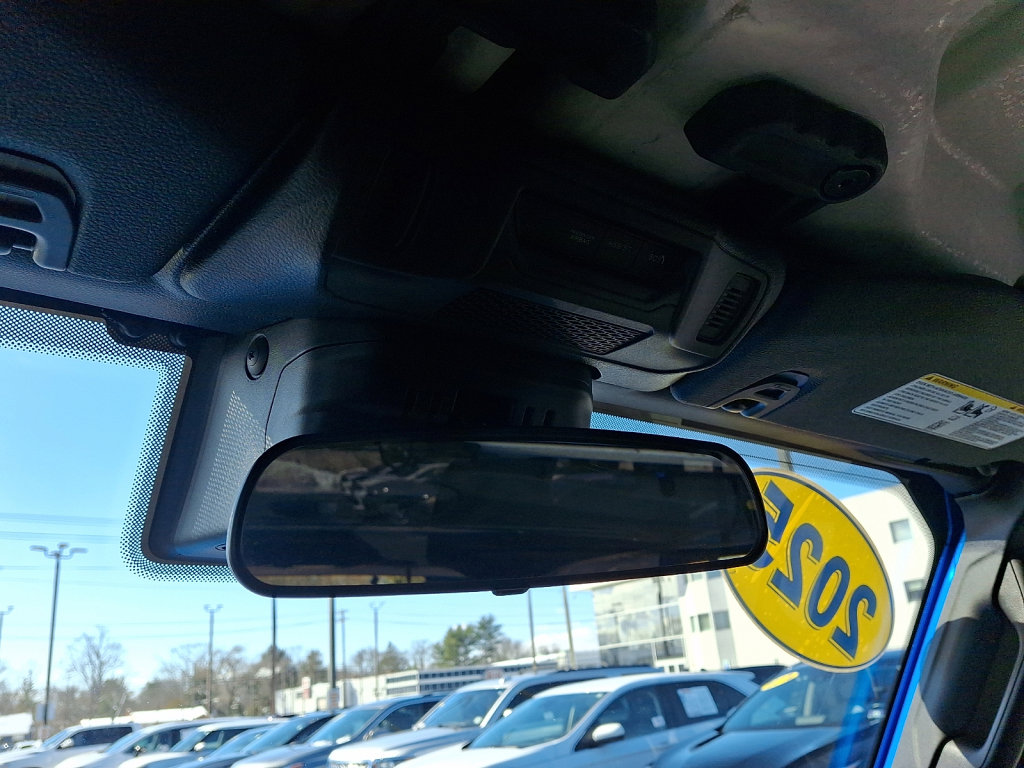 Used 2025 Jeep Wrangler Sahara image 32