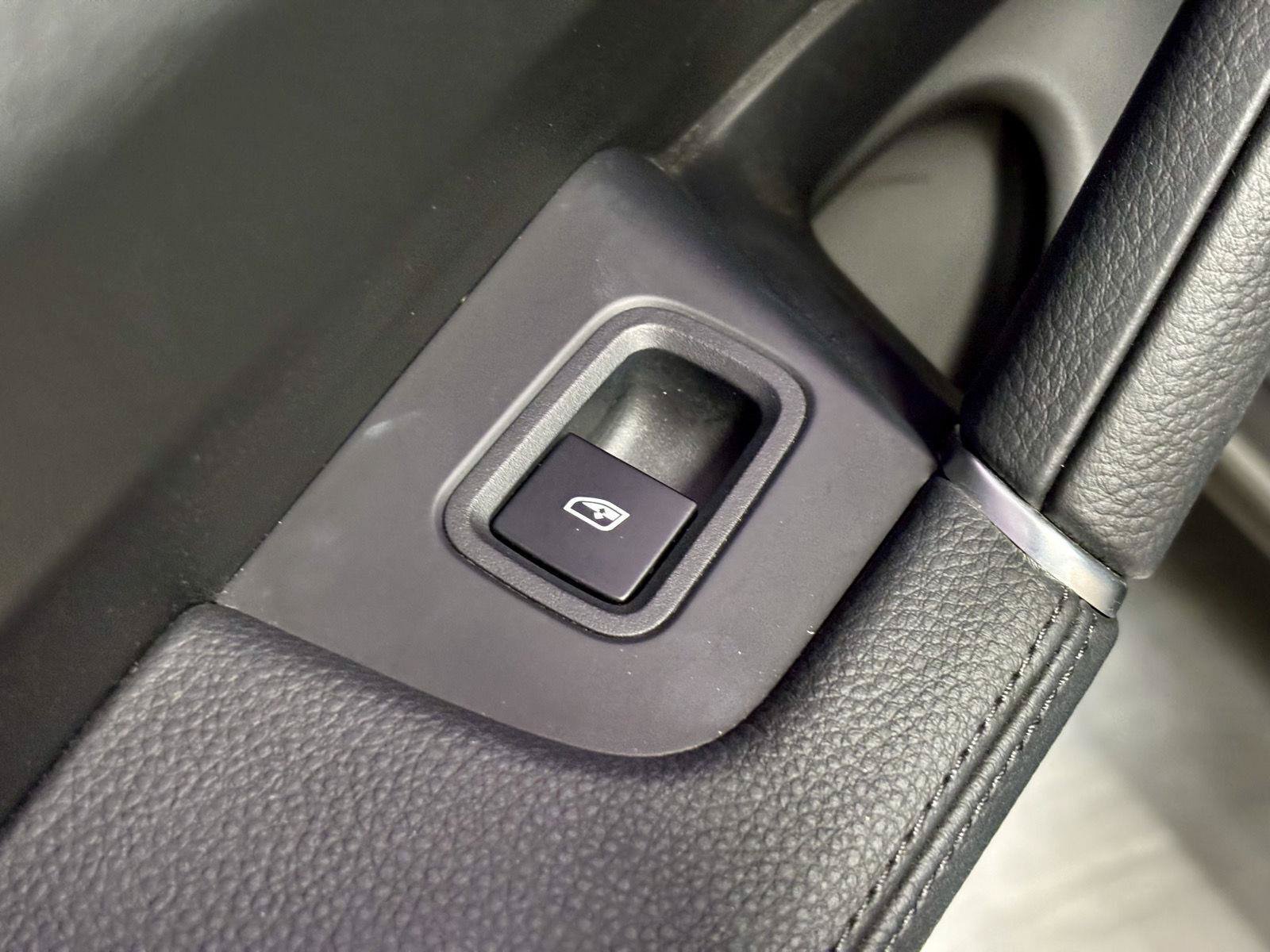 Used 2023 Porsche Cayenne AWD/4WD image 18