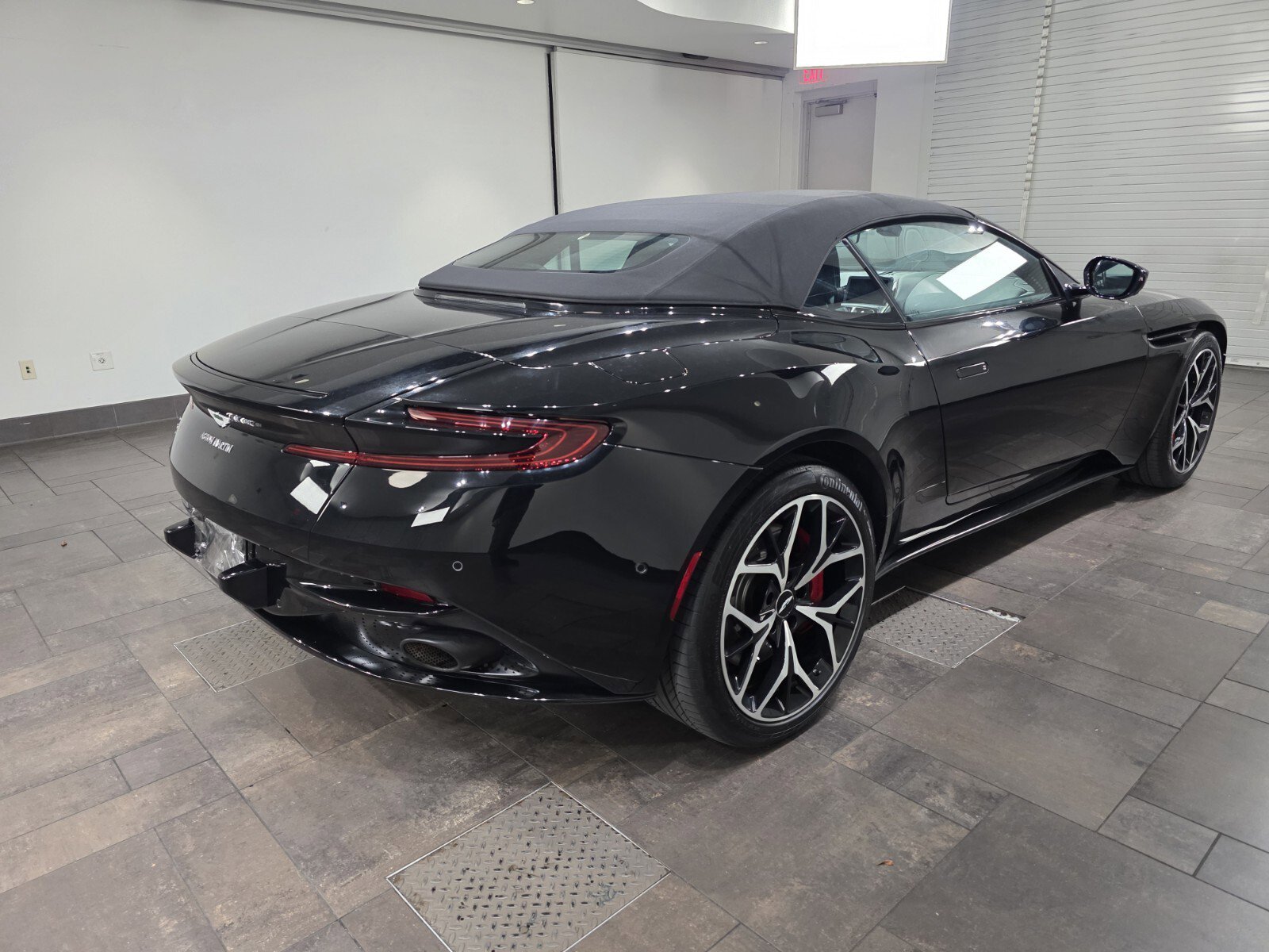 Used 2019 Aston Martin DB11 Volante image 25