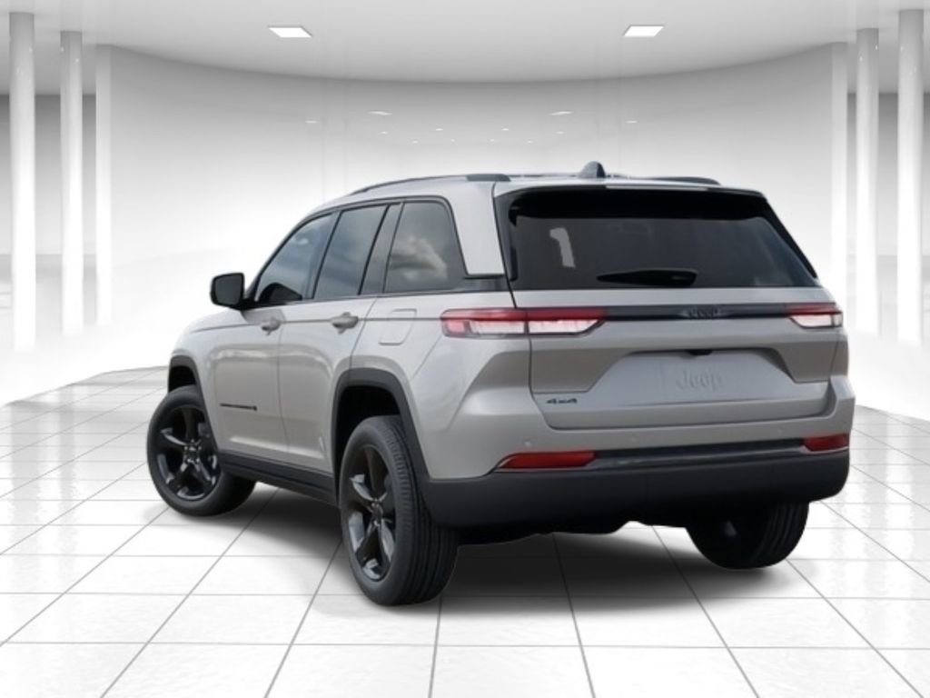 New 2025 Jeep Grand Cherokee Altitude image 3