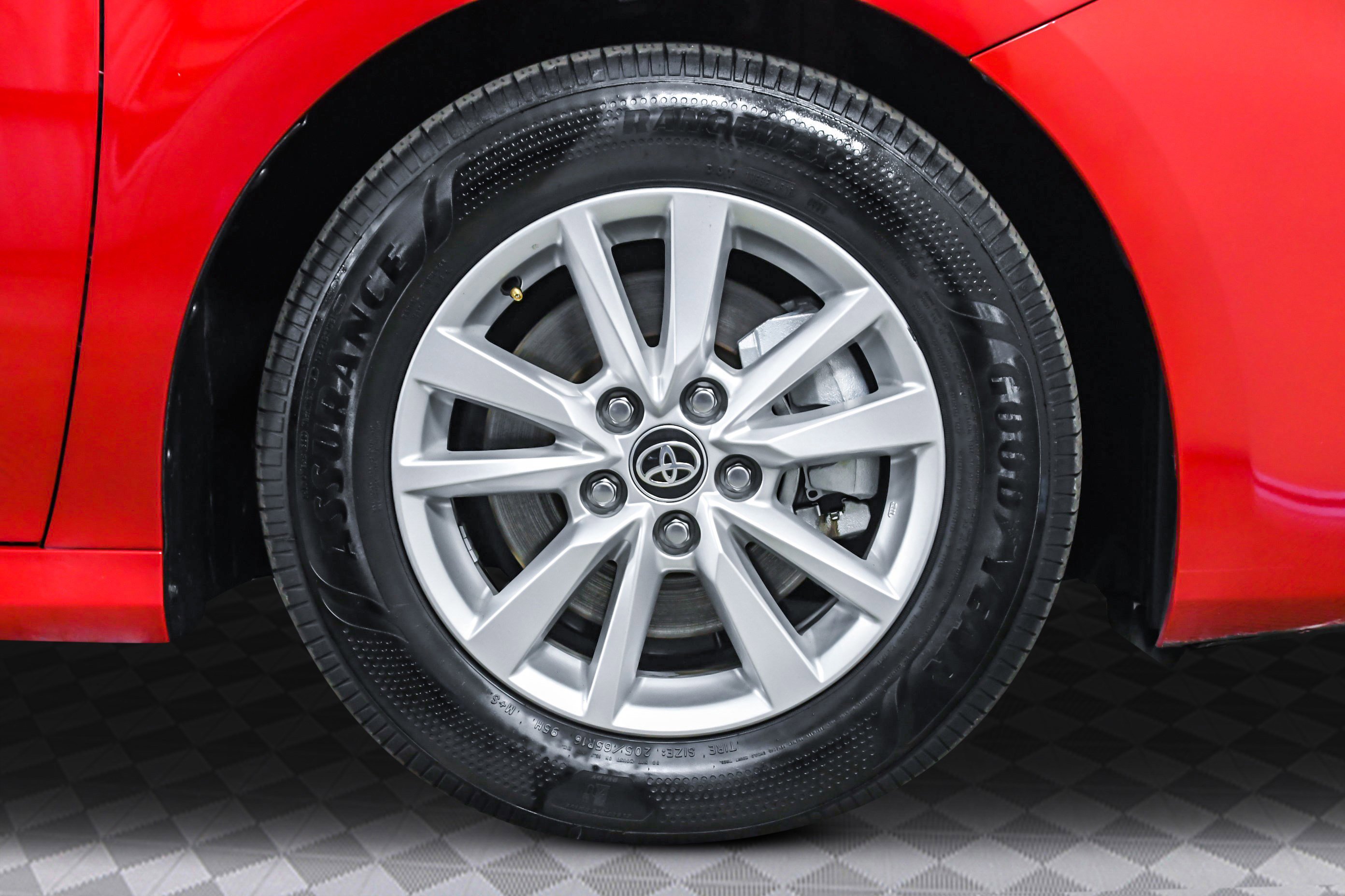 Used 2025 Toyota Camry LE image 33