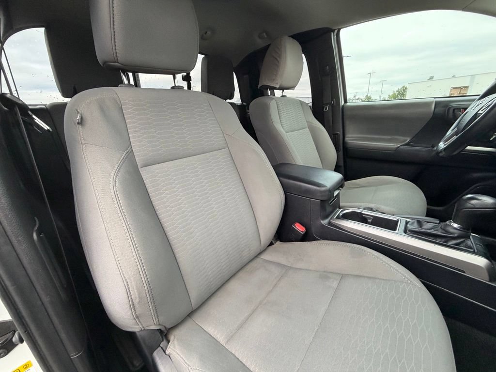 Used 2018 Toyota Tacoma SR5 AWD/4WD image 41