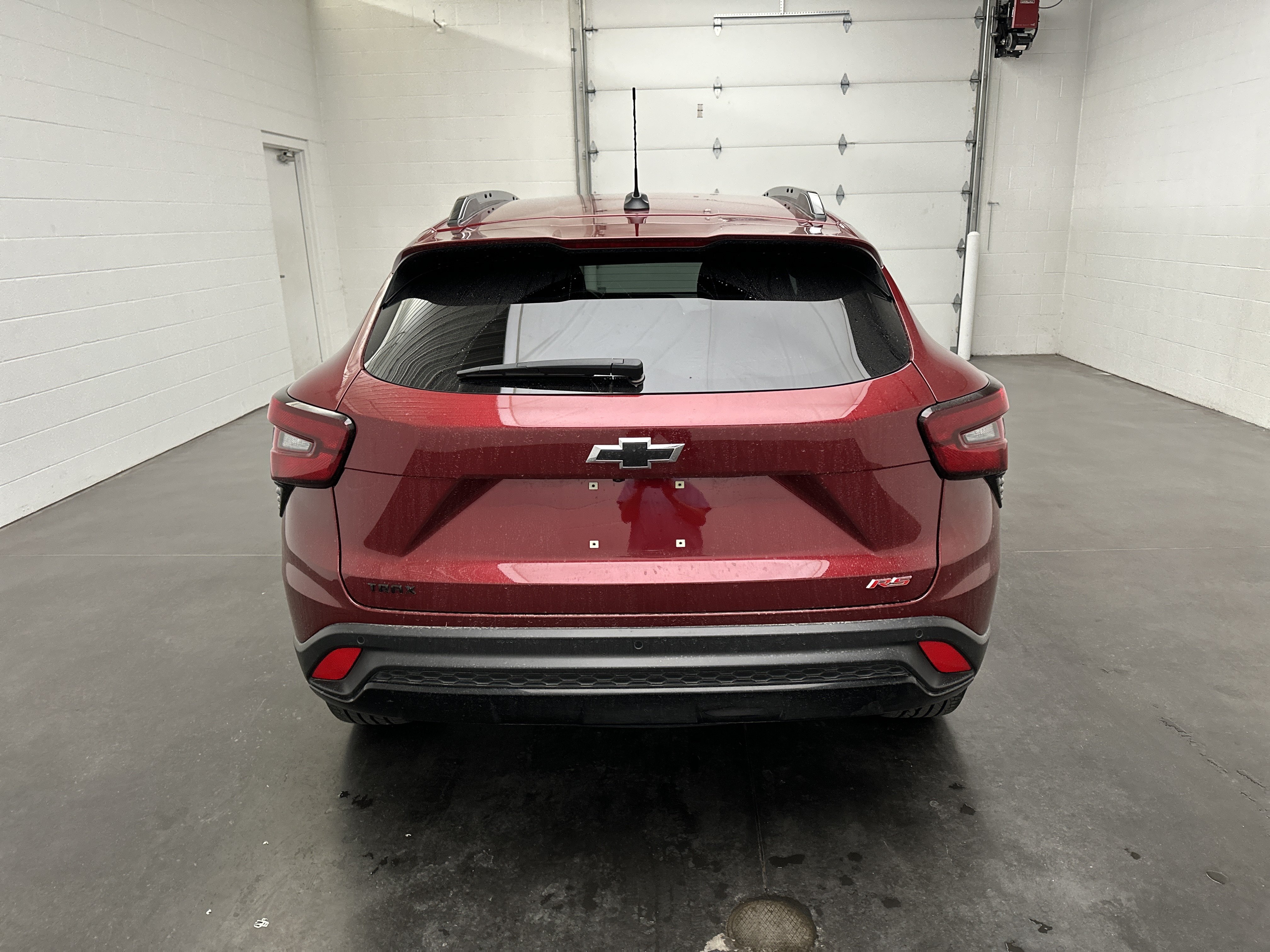 Used 2025 Chevrolet Trax RS w/ Sunroof Package FWD image 8