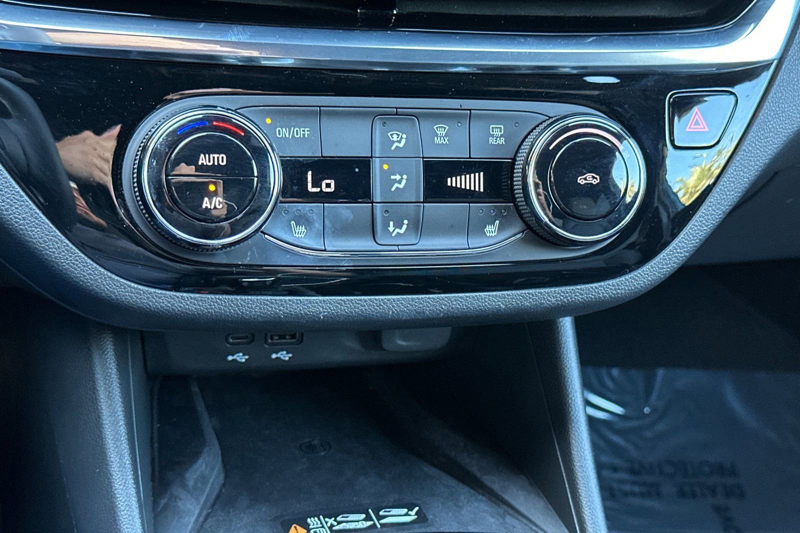 Certified 2024 Buick Envista Sport Touring w/ Convenience I Package image 21