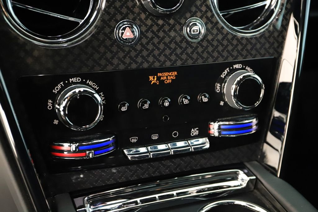 Used 2025 Rolls-Royce Cullinan Black Badge image 29