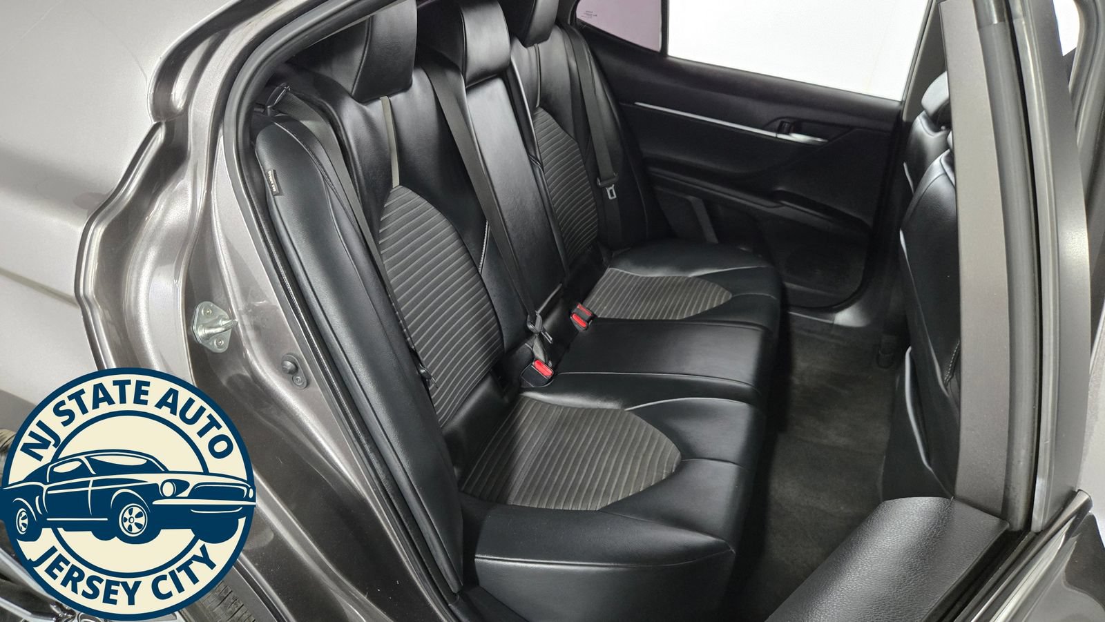 Used 2021 Toyota Camry SE FWD image 31