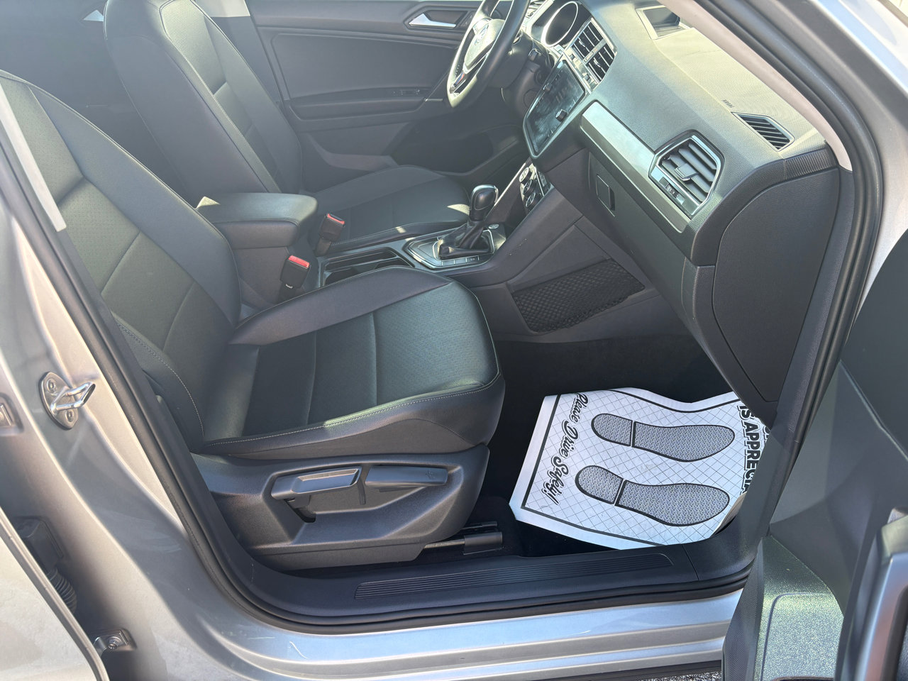 Used 2020 Volkswagen Tiguan SE R-Line image 13