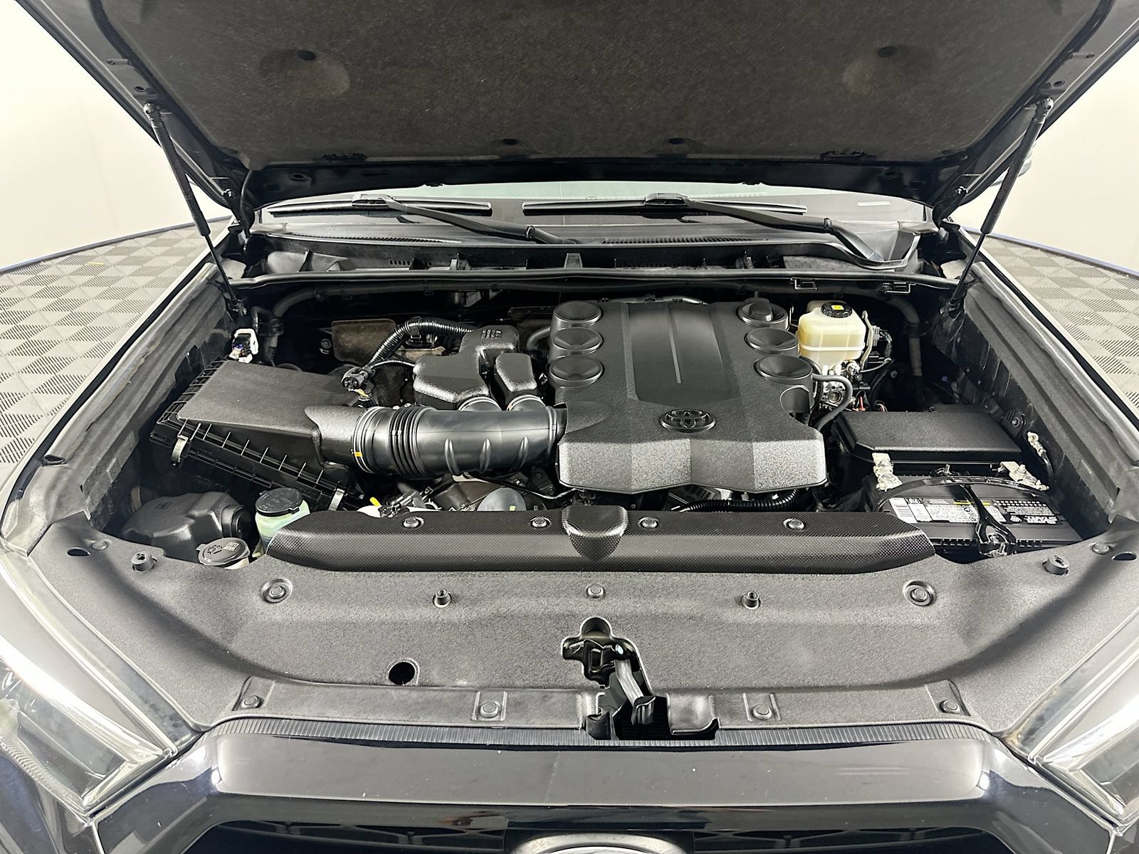 Used 2019 Toyota 4Runner Limited AWD/4WD image 30
