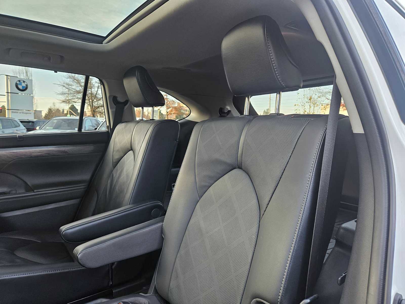 Used 2021 Toyota Highlander Platinum image 21