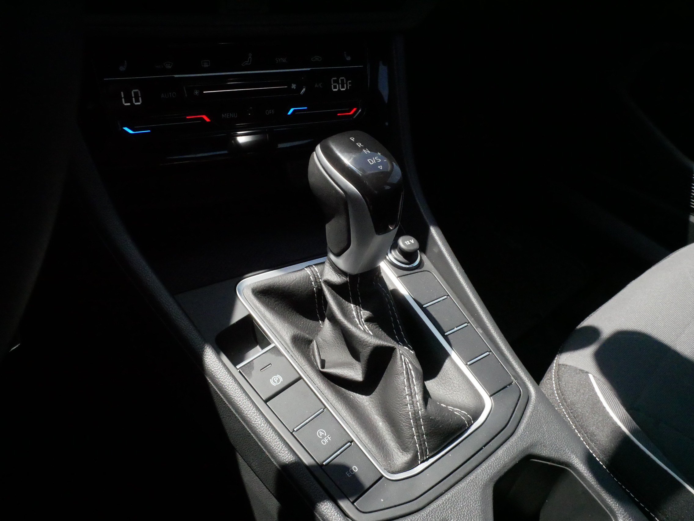 Certified 2025 Volkswagen Jetta Sport FWD image 24