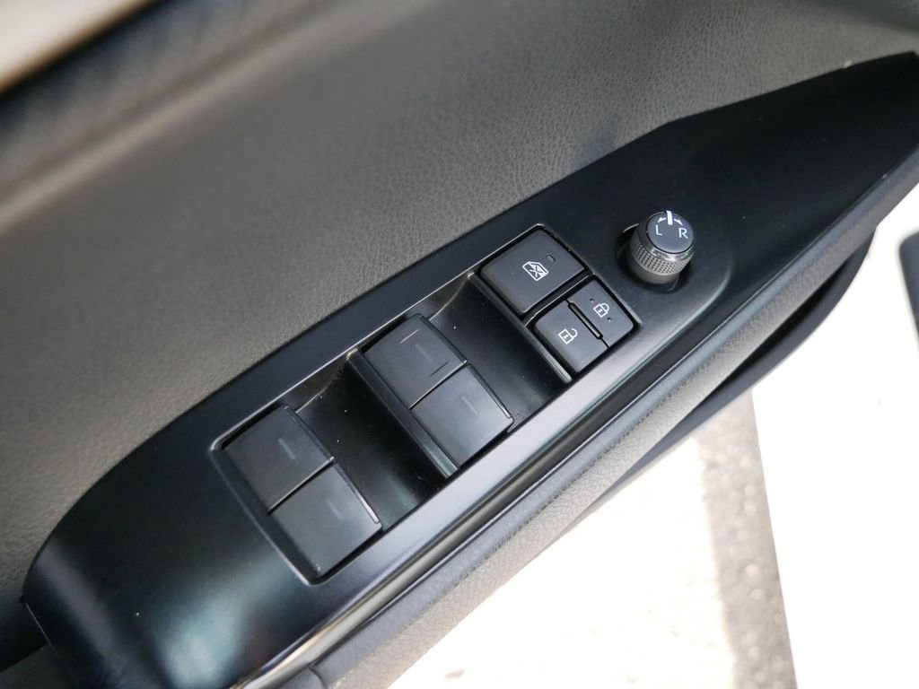 Used 2025 Toyota Camry SE FWD image 15