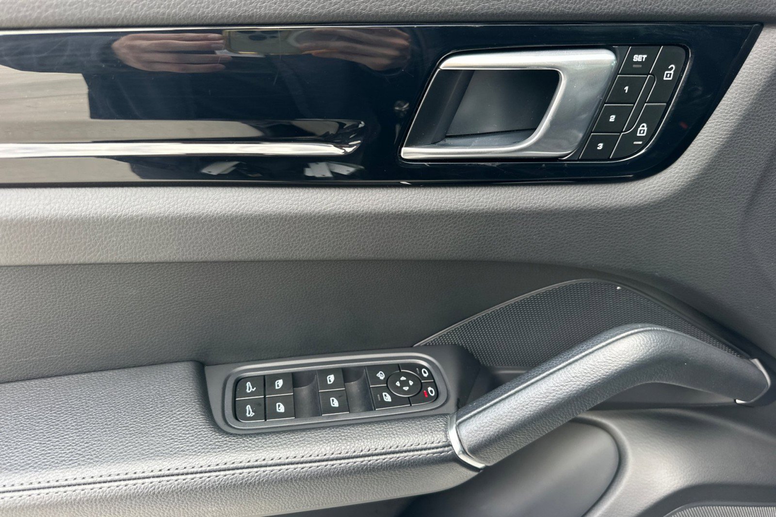 Used 2023 Porsche Cayenne image 12