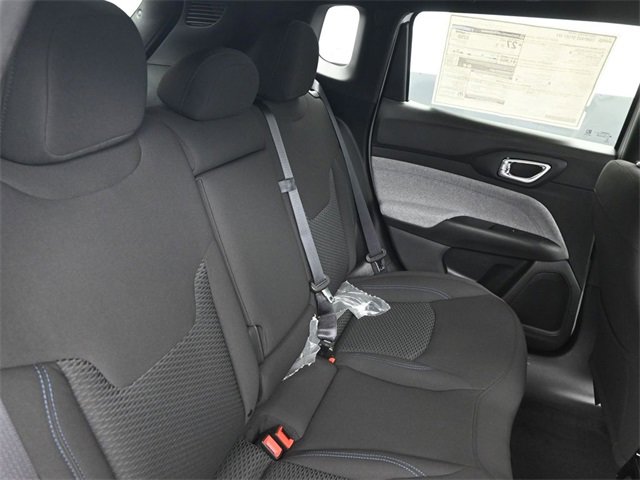 Used 2025 Jeep Compass Sport image 16