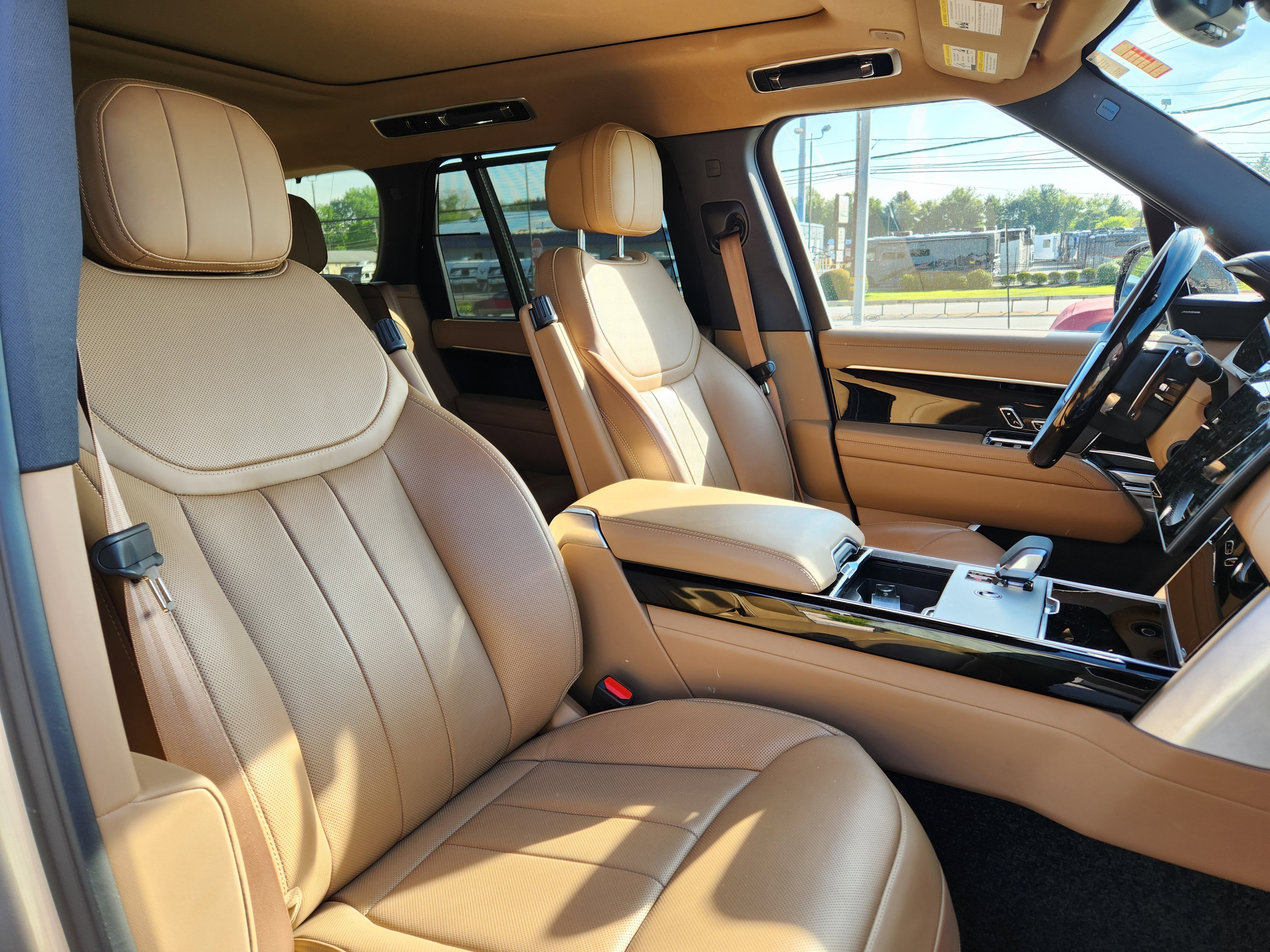 Certified 2024 Land Rover Range Rover SE AWD/4WD image 16