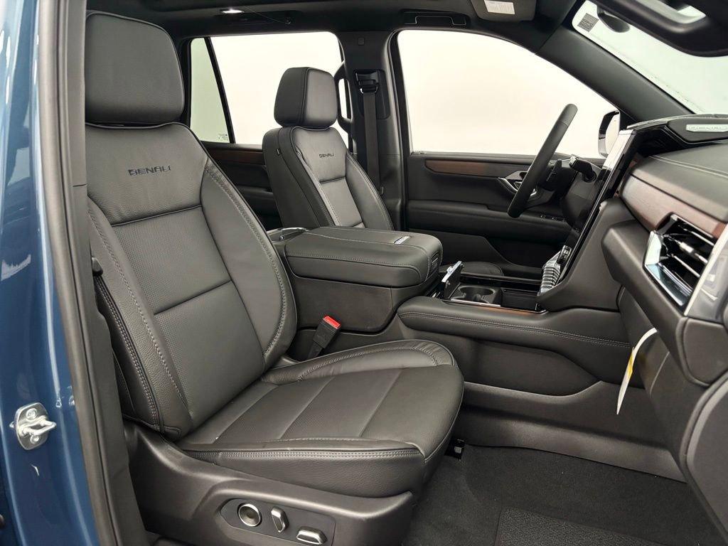 New 2026 GMC Yukon Denali w/ Sun & Power Step Package image 38