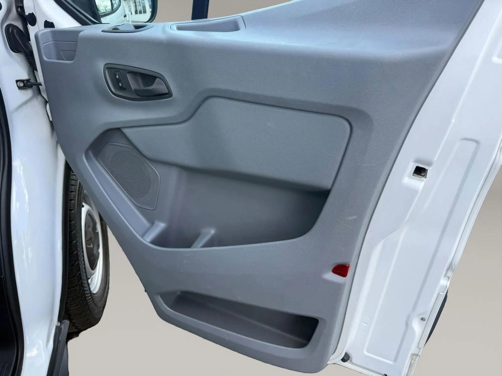 Used 2018 Ford Transit 250 148 Medium Roof RWD image 33