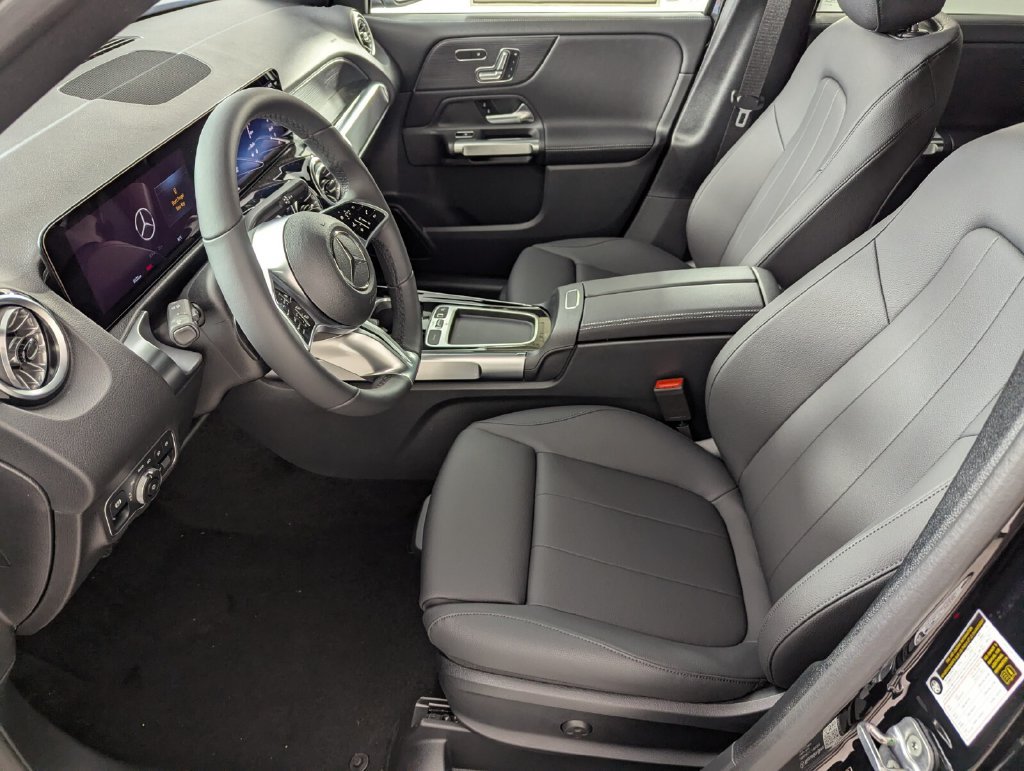 New 2026 Mercedes-Benz GLB 250 image 6