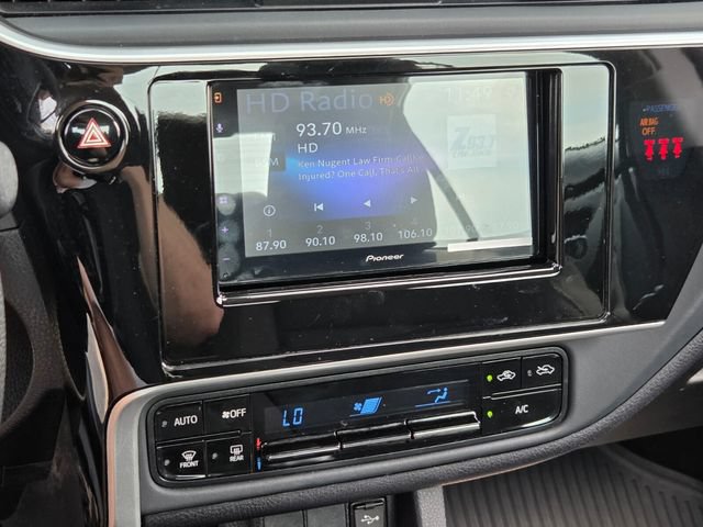 Used 2018 Toyota Corolla LE FWD image 19