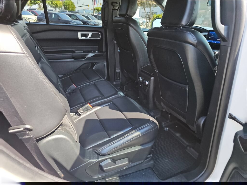 Used 2020 Ford Explorer XLT w/ Equipment Group 202A AWD/4WD image 16