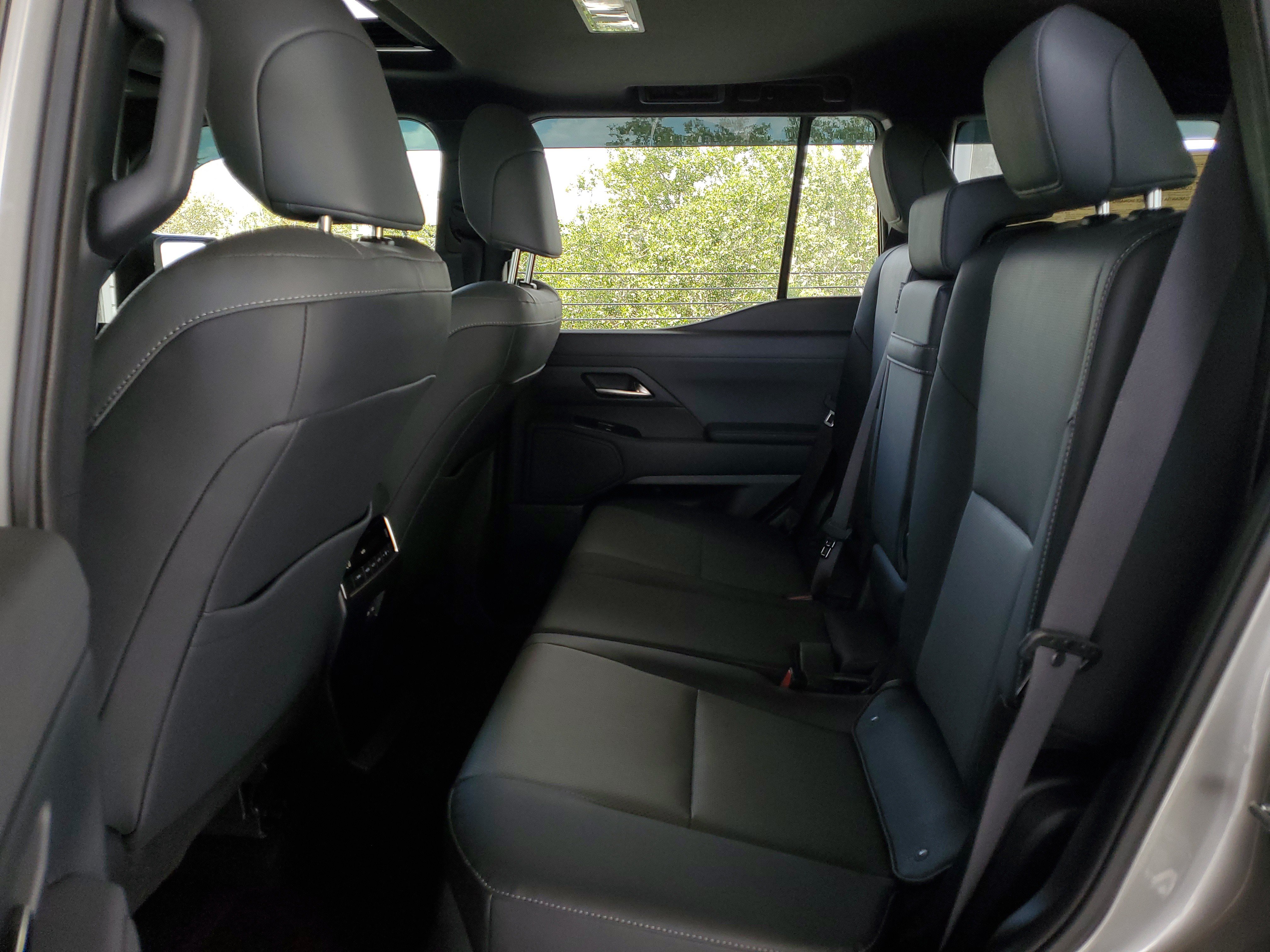Used 2024 Lexus GX 550 w/ Cold Area Package AWD/4WD image 9
