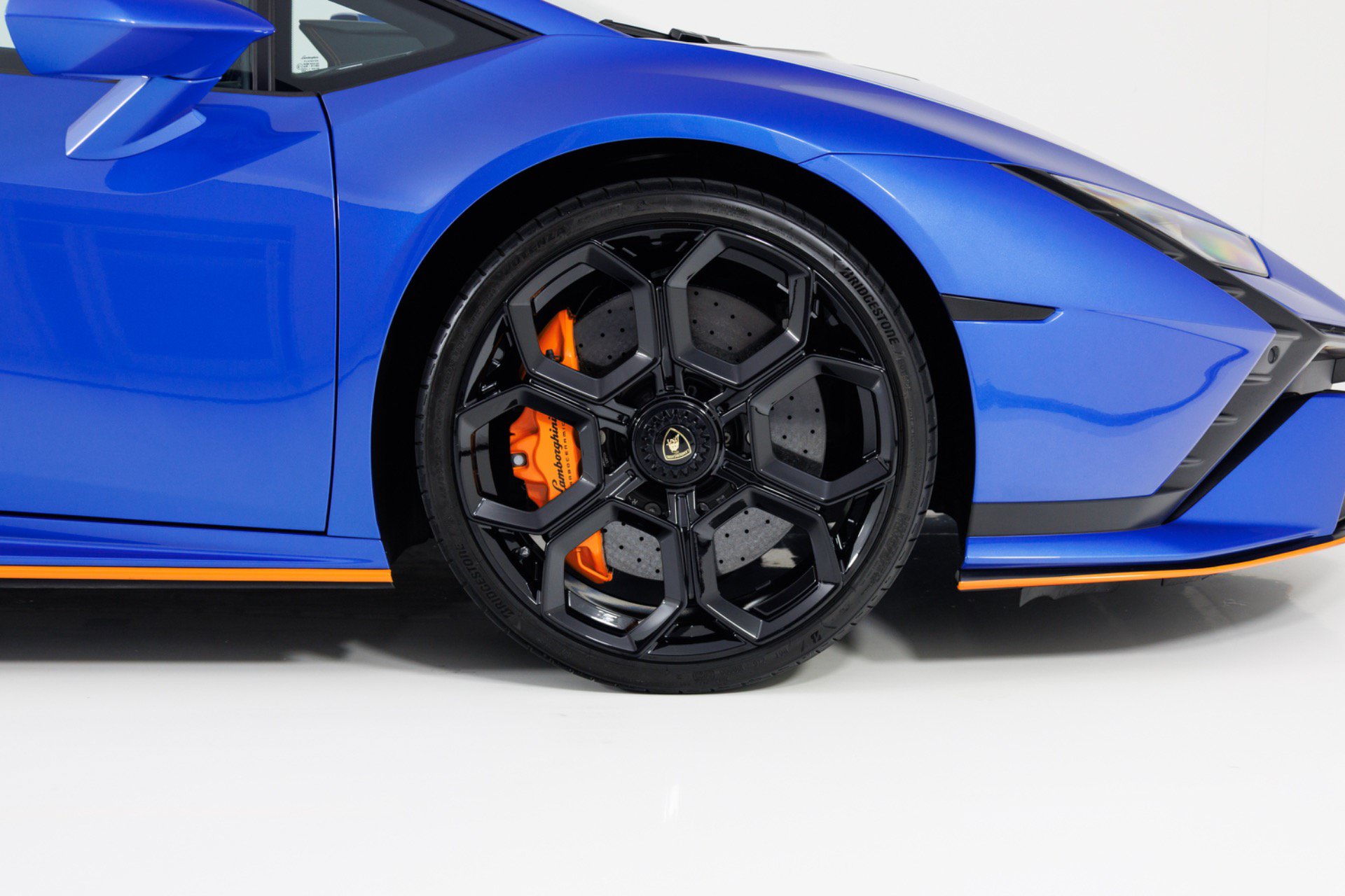 Used 2023 Lamborghini Huracan Tecnica RWD image 13