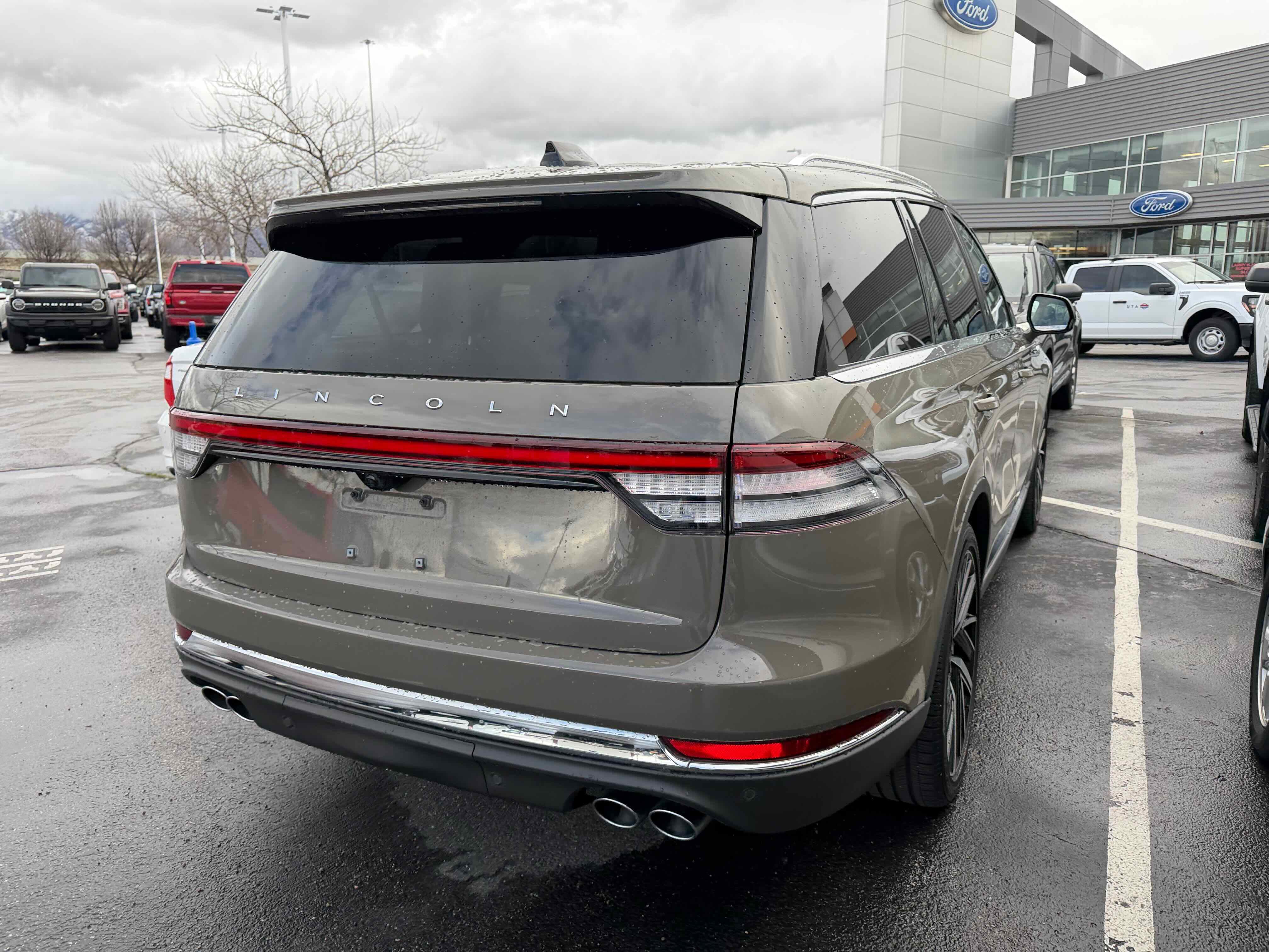 Used 2025 Lincoln Aviator Reserve w/ Equipment Group 201A image 7