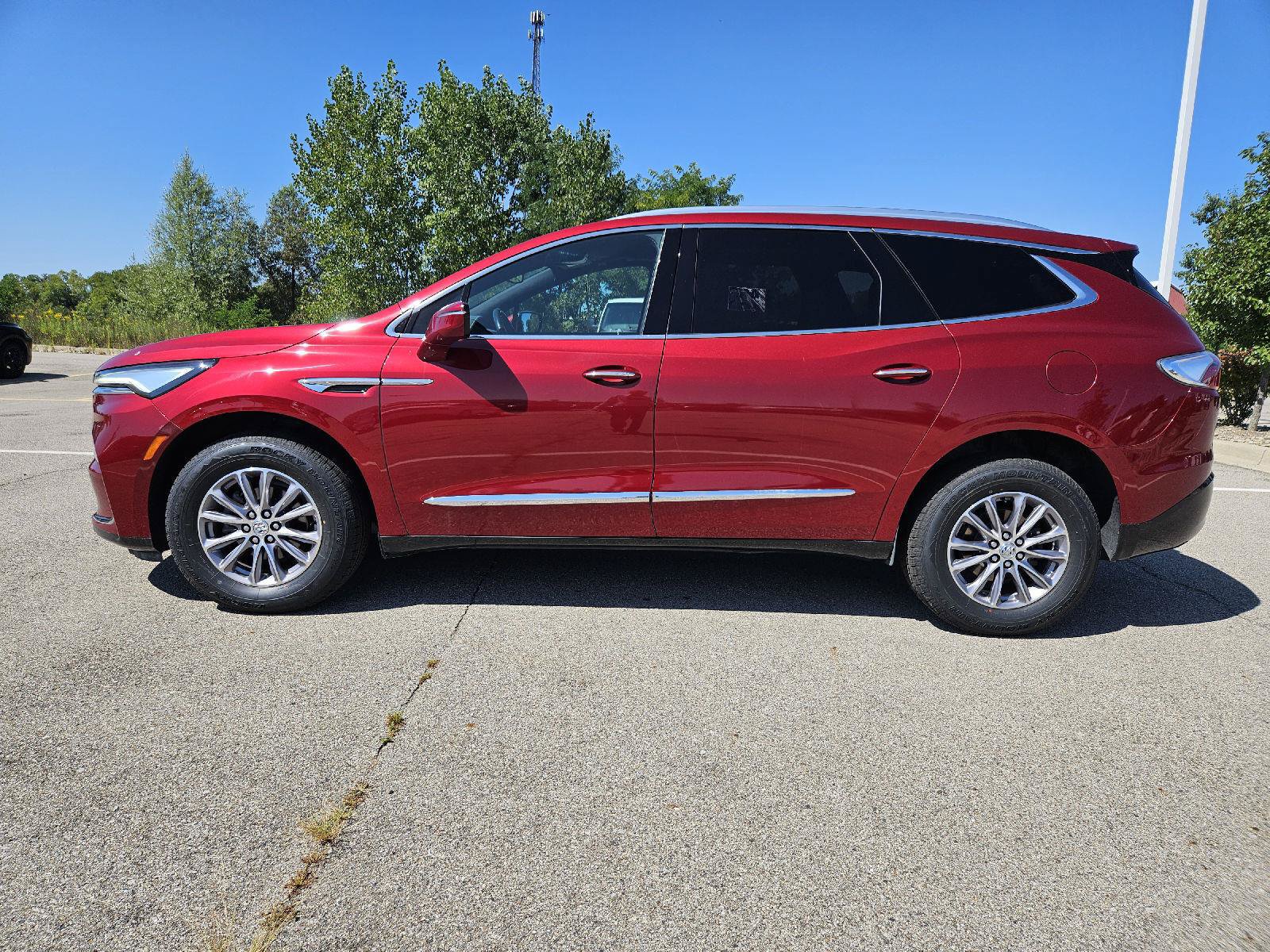 Used 2023 Buick Enclave Essence w/ Trailering Package, 5000 lbs. FWD image 4