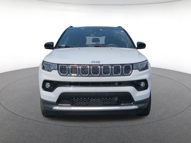 Used 2023 Jeep Compass Limited w/ Sun and Sound Group AWD/4WD image 4