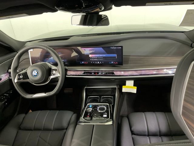 Used 2024 BMW i7 xDrive60 image 19