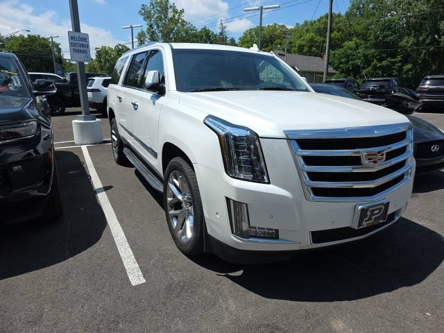 Used 2017 Cadillac Escalade ESV Luxury AWD/4WD image 3