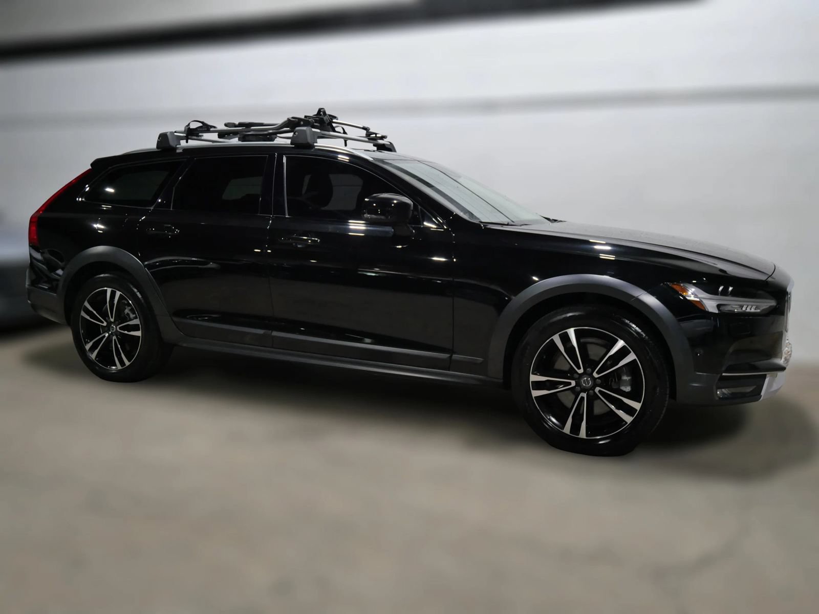 Used 2018 Volvo V90 T5 Cross Country w/ Convenience Package AWD/4WD image 3