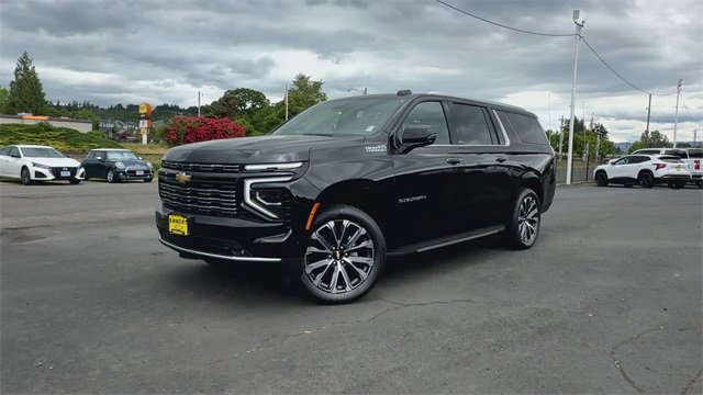 Used 2025 Chevrolet Suburban High Country w/ Sun And Tow Package image 5
