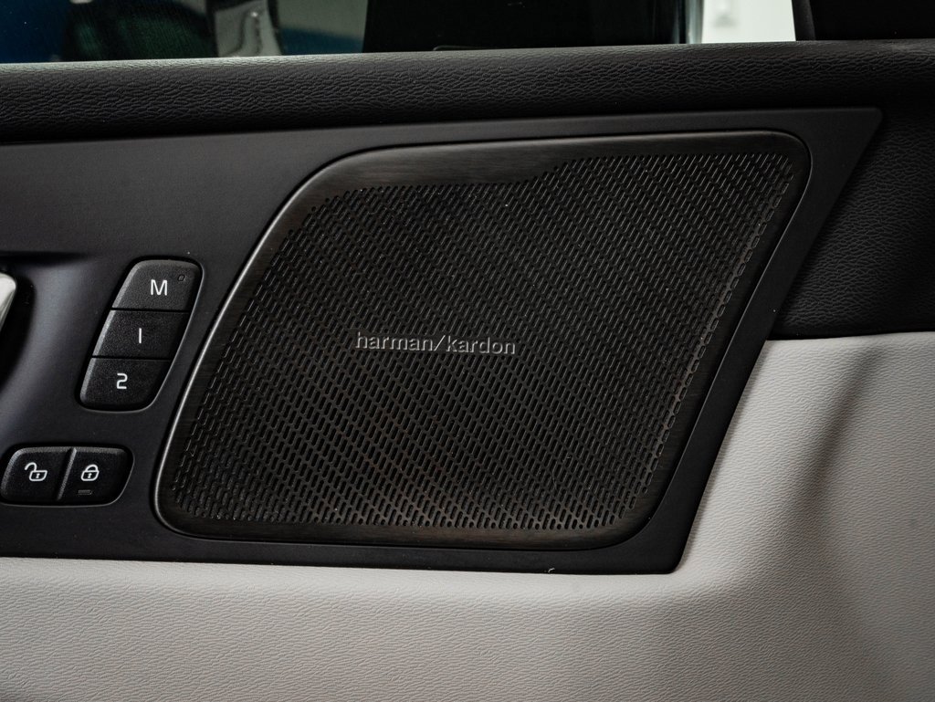 Used 2025 Volvo XC60 B5 Ultra w/ Protection Package Premier image 27