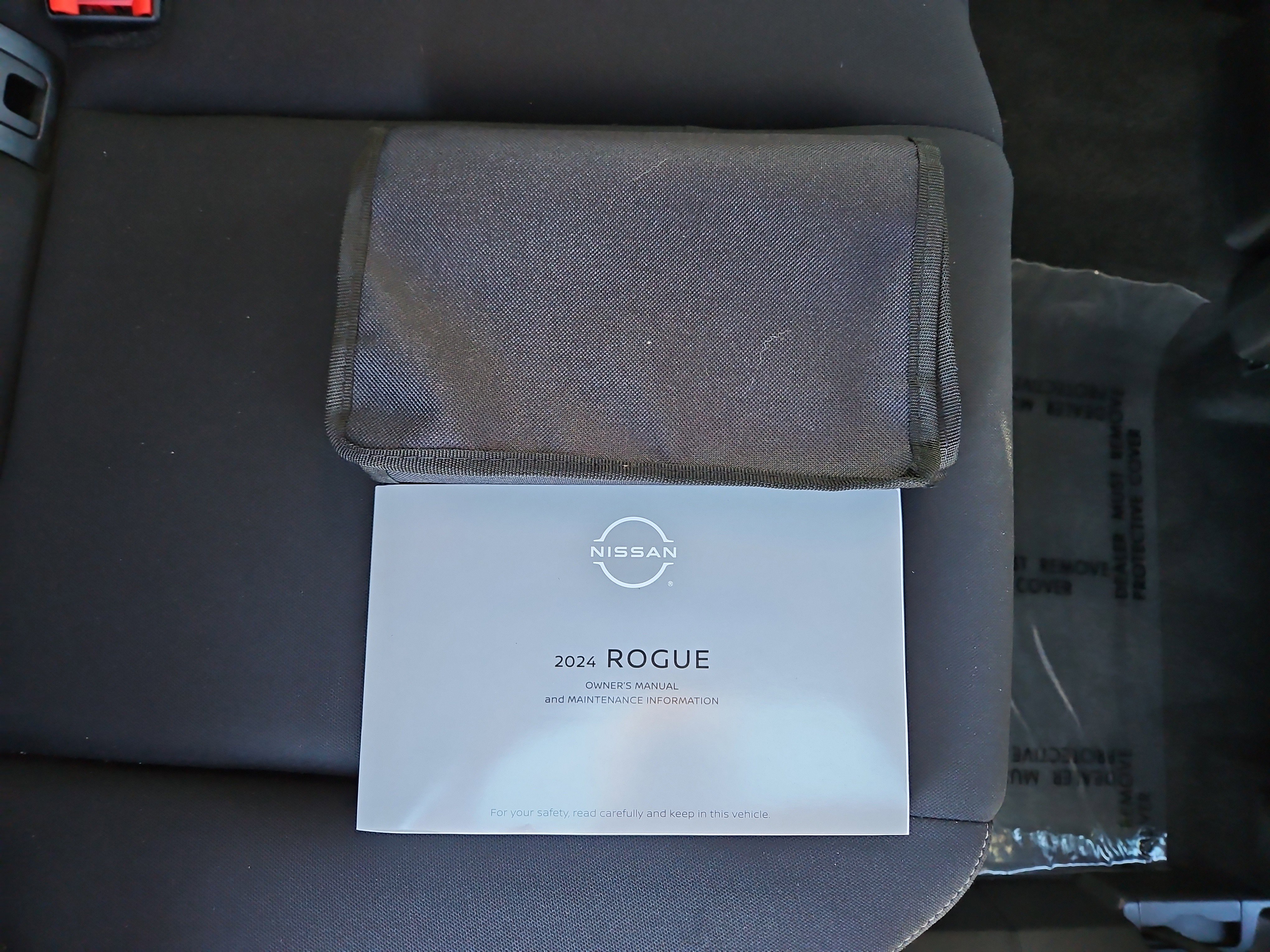 Used 2024 Nissan Rogue S image 26