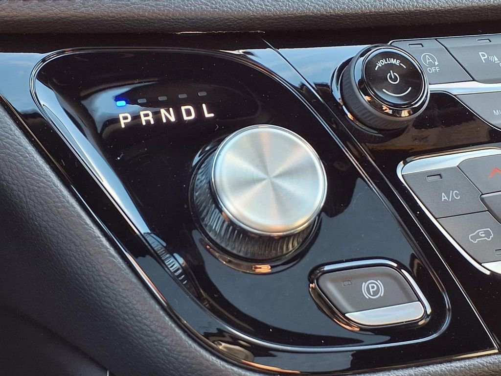 Used 2025 Chrysler Pacifica Limited image 9