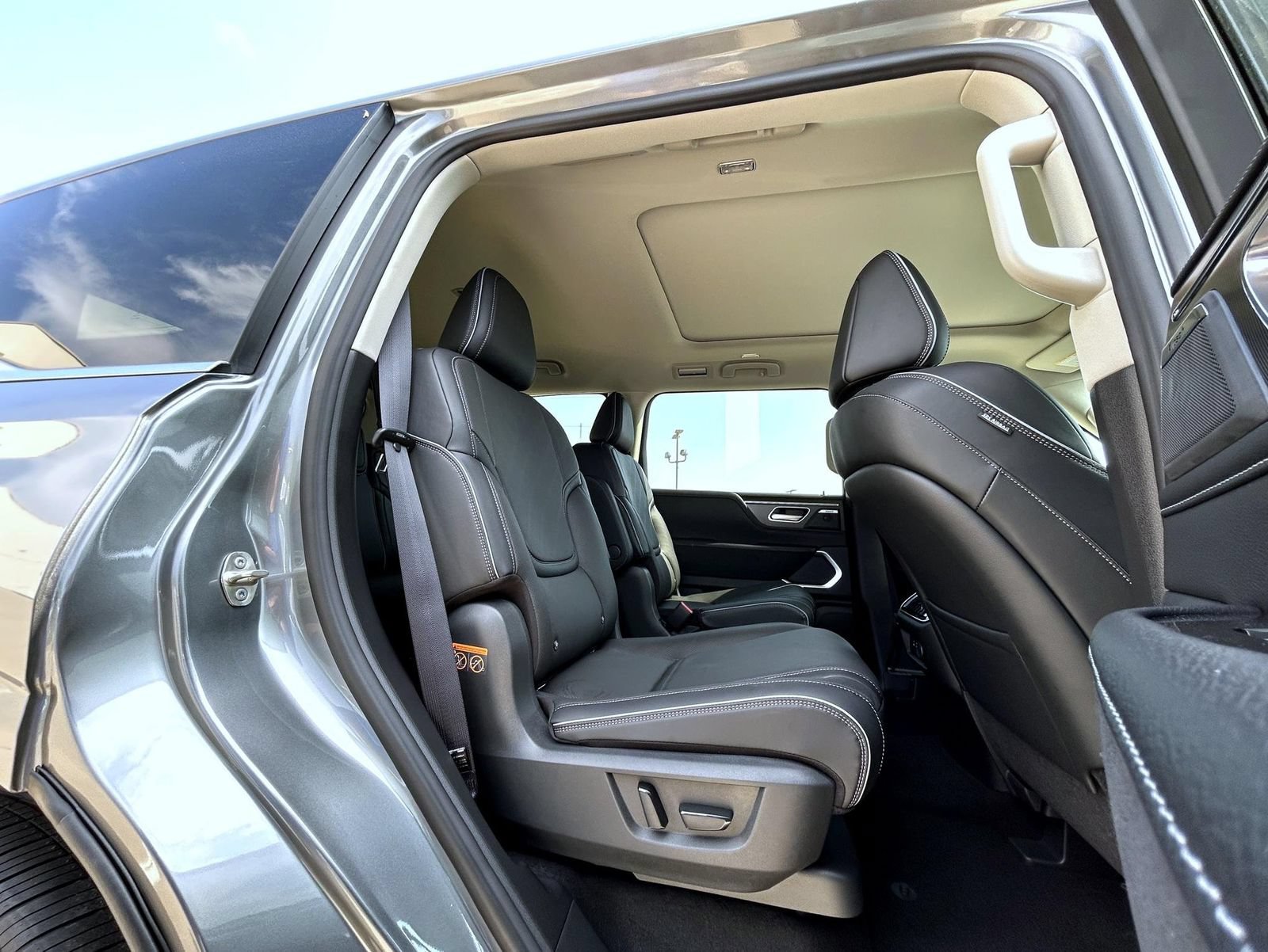 New 2027 INFINITI QX80 Luxe w/ Cargo Package AWD/4WD image 17