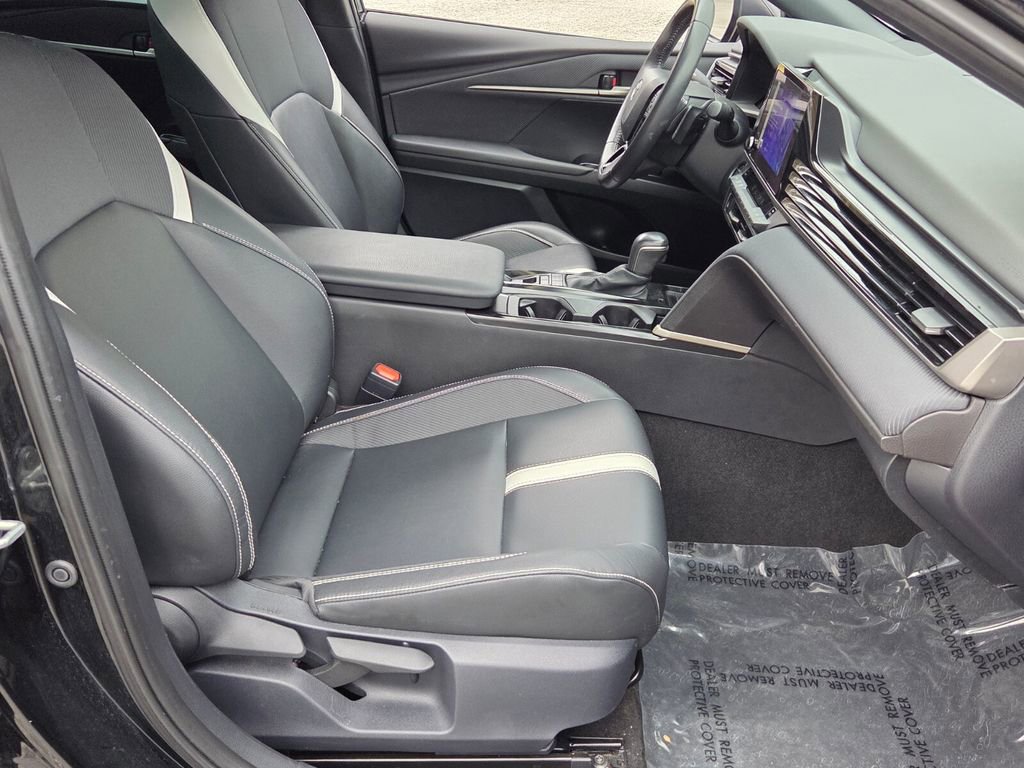 Used 2025 Toyota Camry SE image 15