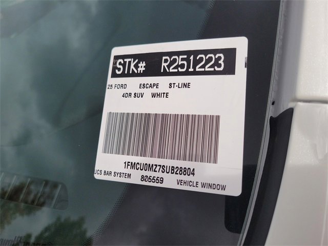 Used 2025 Ford Escape ST-Line w/ Equipment Group 301A image 30