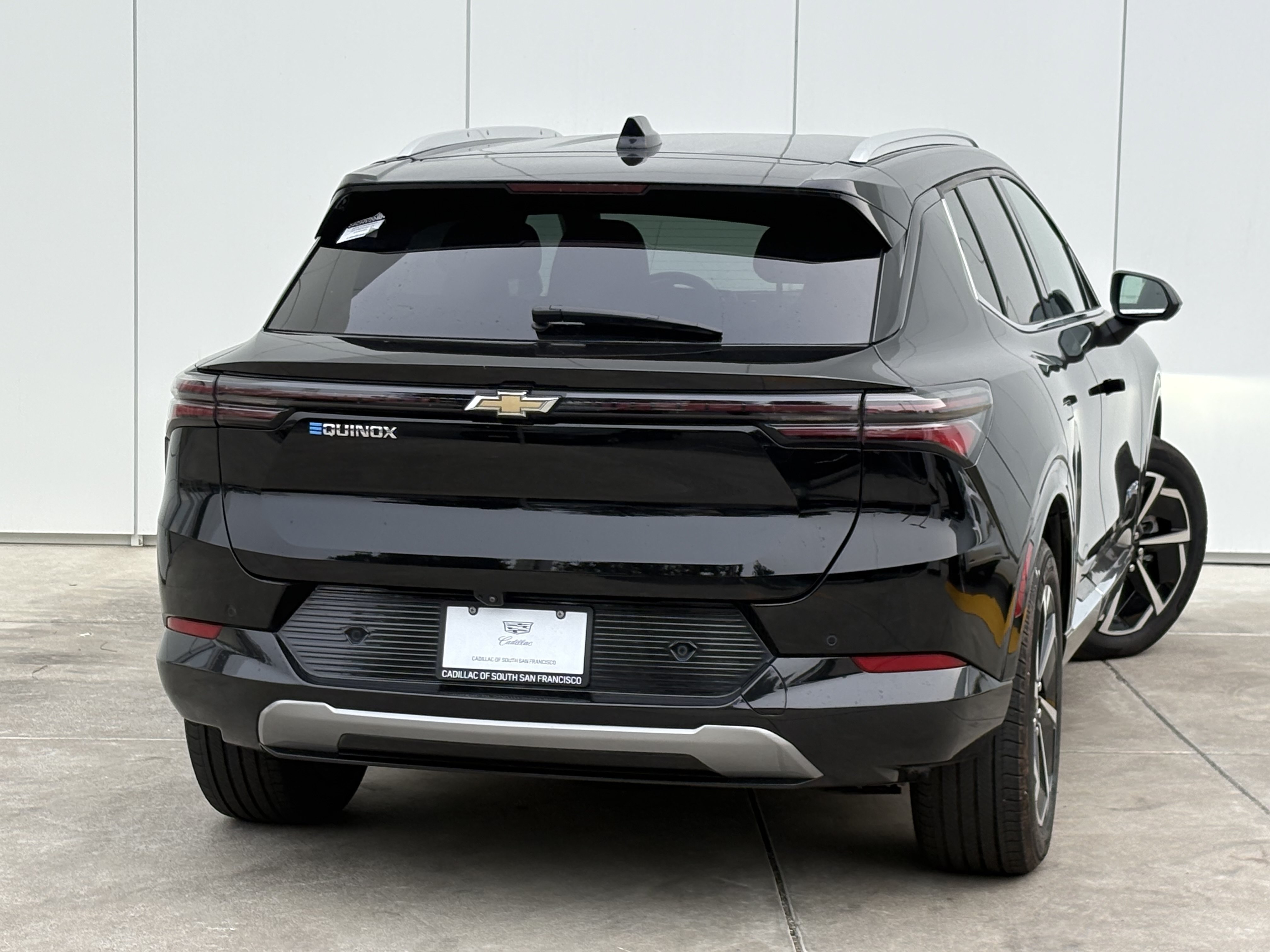 Used 2024 Chevrolet Equinox EV LT FWD image 7