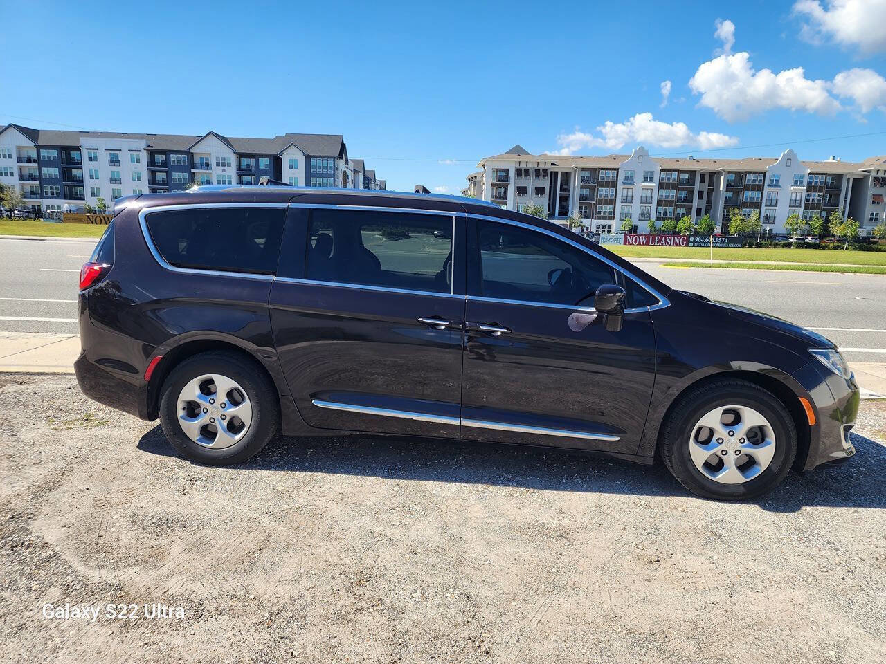 Used 2017 Chrysler Pacifica Touring-L Plus FWD image 10