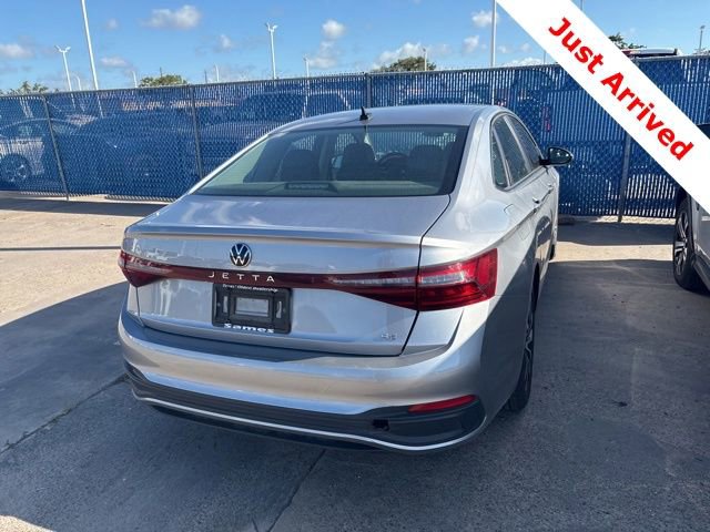 Used 2025 Volkswagen Jetta SE FWD image 9