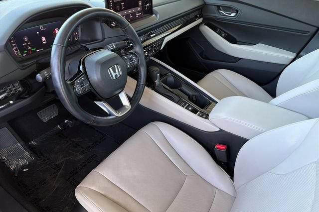 Used 2024 Honda Accord Touring image 11