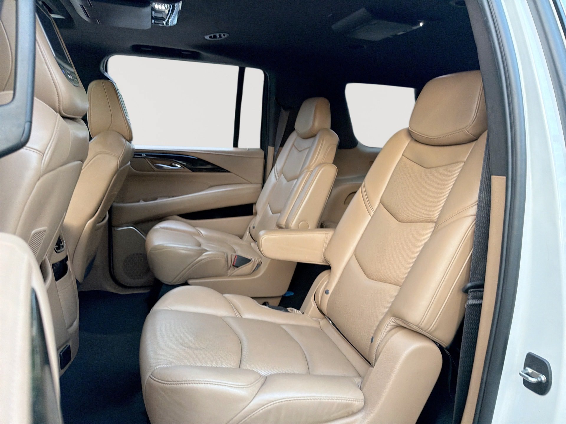 Used 2018 Cadillac Escalade ESV Platinum AWD/4WD image 25