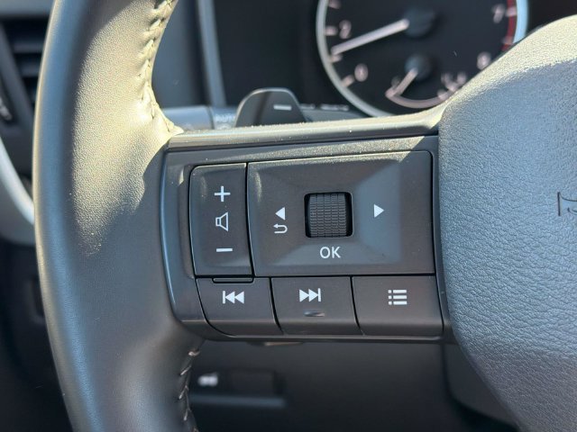 Used 2025 Nissan Rogue SV AWD/4WD image 29