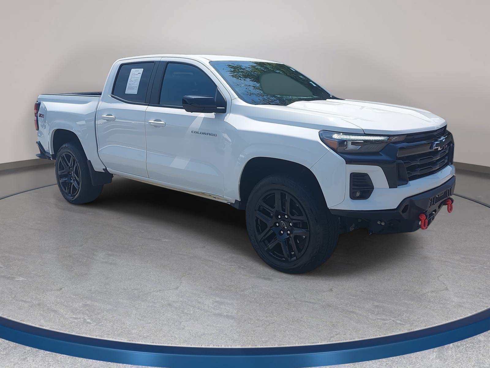 Used 2025 Chevrolet Colorado Z71 w/ Technology Package AWD/4WD image 3